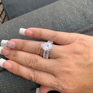 Stunning Costume Jewelry Ring Size 6